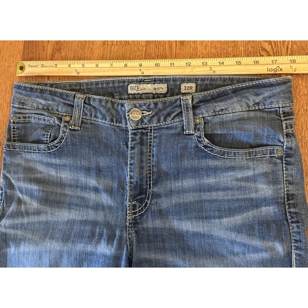 BKE Dakota Blue Jeans 32R 32x31 Medium Wash Boot Cut Whiskered Cowgirl Western - Picture 8 of 11